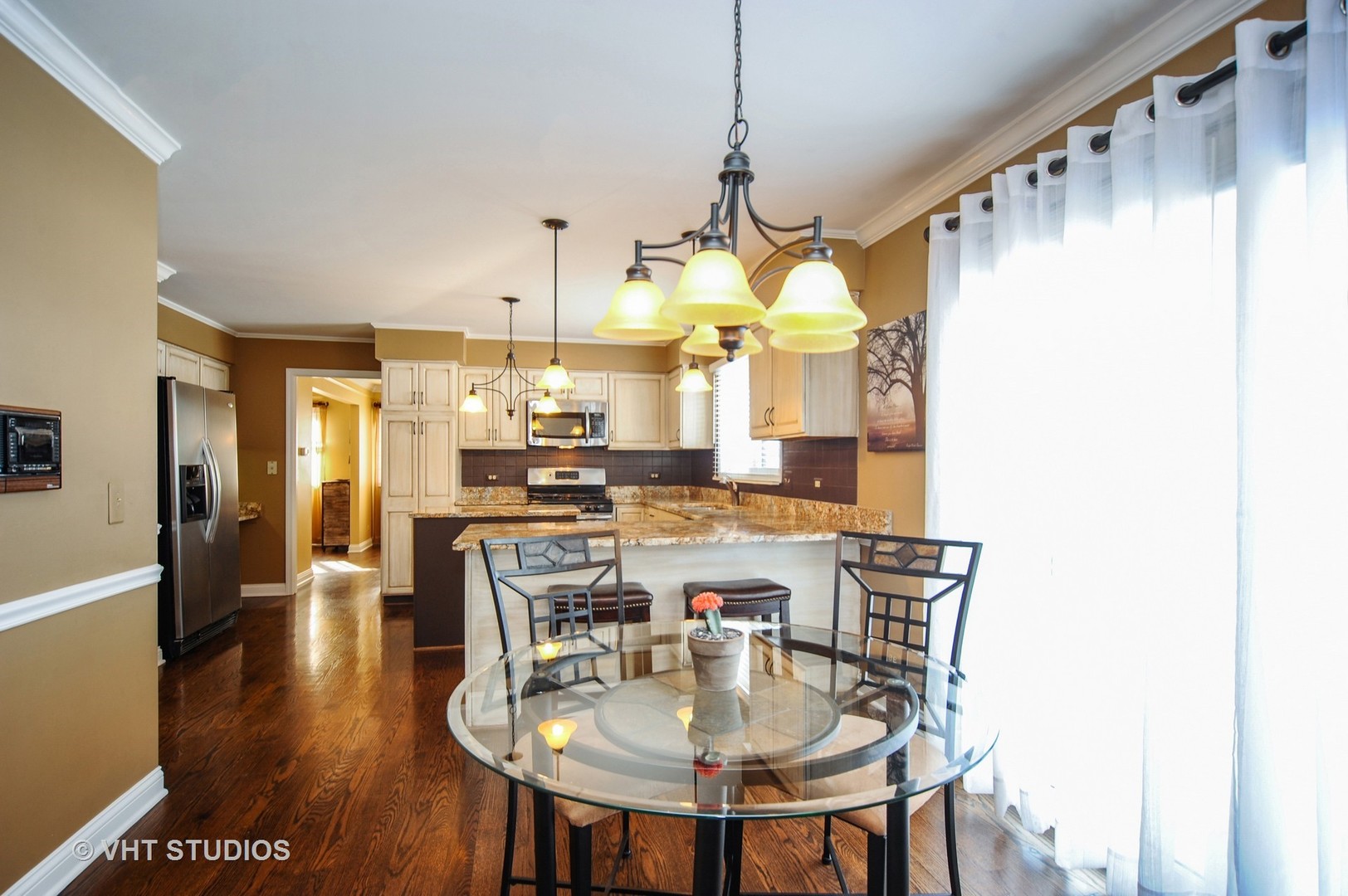 630 Raintree Road Buffalo Grove, IL 60089 - Photo 5 of 26 a kitchen with a table and chairs