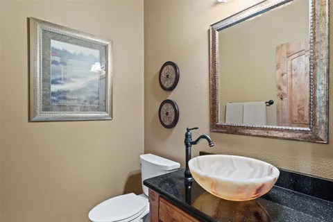 $1,195,000 | 208 Hacienda Place, Dripping Springs, TX 78620