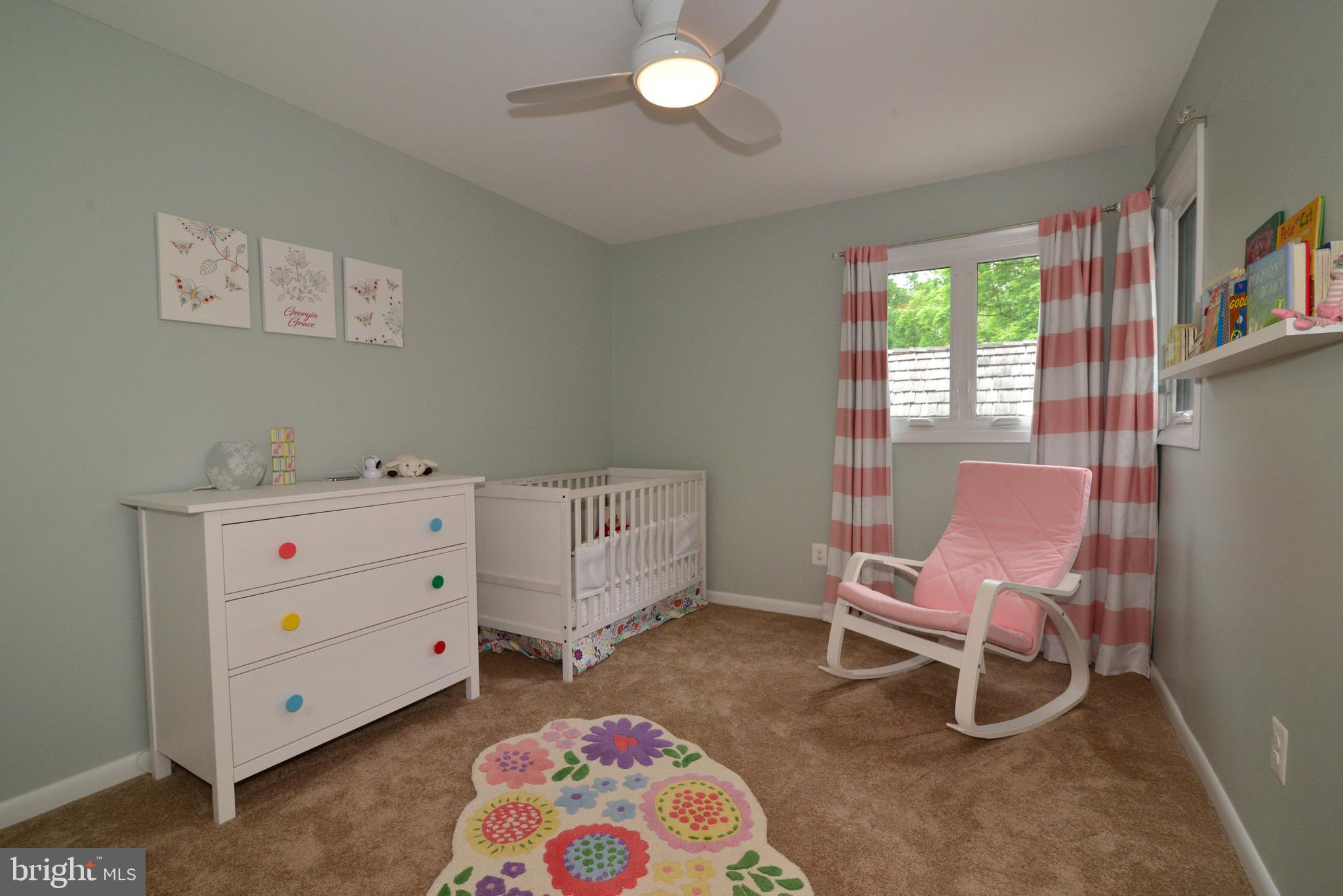 11609 Chapel Cross Way Reston, VA 20194 - Photo 20 of 32 Adorable Upper Level Ensuite Bedroom.