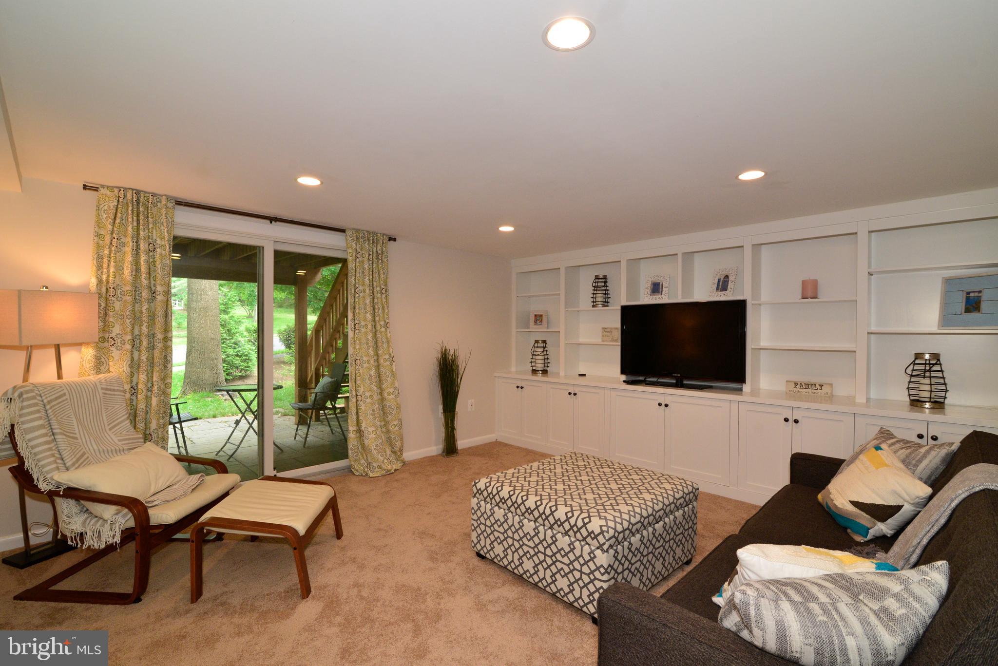 11609 Chapel Cross Way Reston, VA 20194 - Photo 22 of 32 Lower Level Family Room w/Built-Ins Opens to Patio