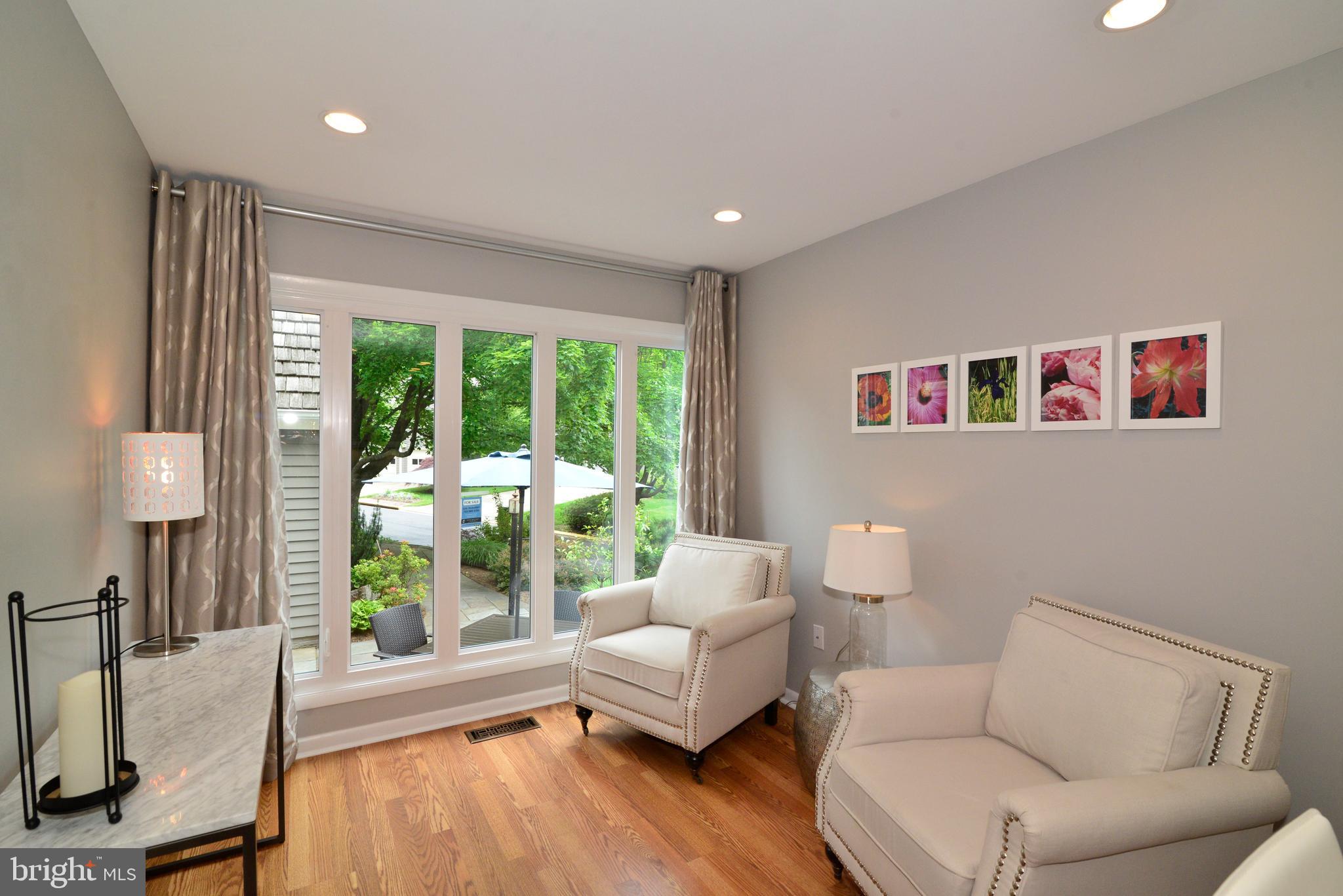 11609 Chapel Cross Way Reston, VA 20194 - Photo 3 of 32 Sitting Room/Breakfast Room Adjacent to Kitchen.
