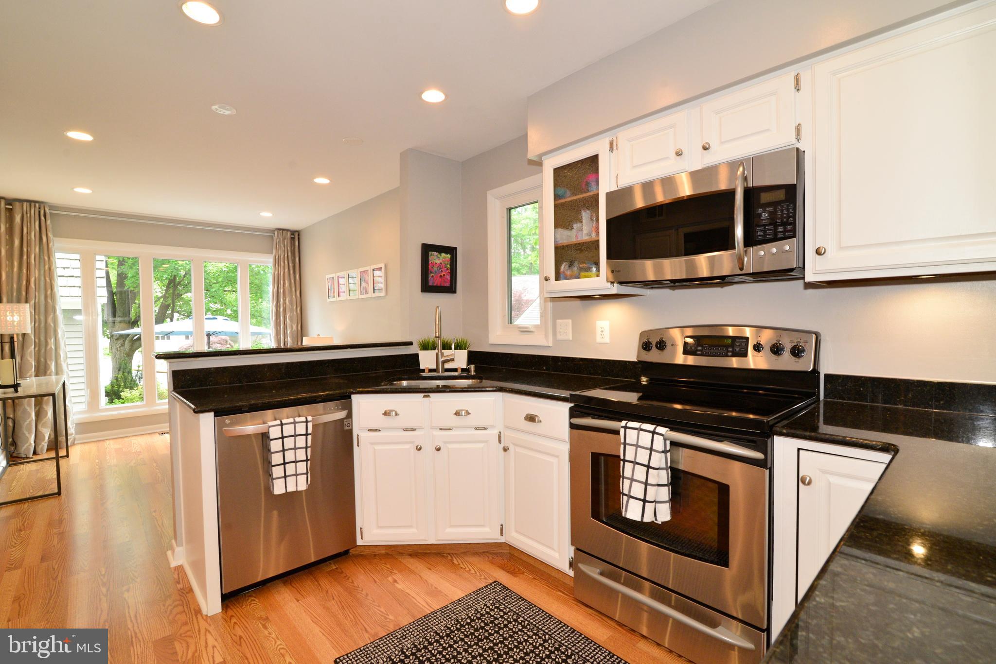 11609 Chapel Cross Way Reston, VA 20194 - Photo 5 of 32 Kitchen with Views of Sitting Room, Large Window.