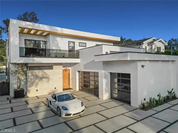 $27,500 | 5702 Melvin Avenue, Tarzana, CA 91356