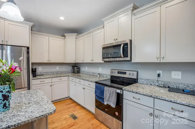 $550,000 | 5241 Knopf Drive, Great Falls, SC 29055