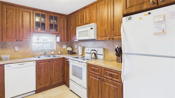 $1,700 | 381 South Hollybrook Drive, Unit 106, Pembroke Pines, FL 33025