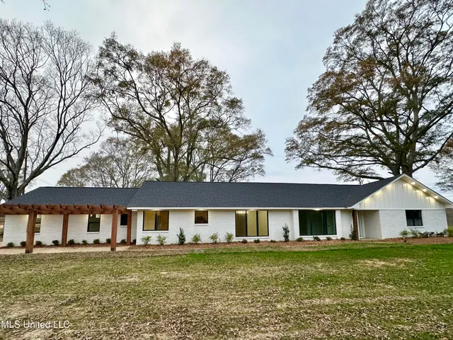 $429,000 | 125 B Barr Hill Drive, Magee, MS 39111