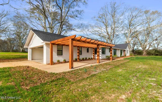 $429,000 | 125 B Barr Hill Drive, Magee, MS 39111