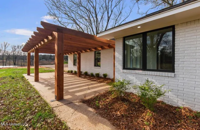 $429,000 | 125 B Barr Hill Drive, Magee, MS 39111