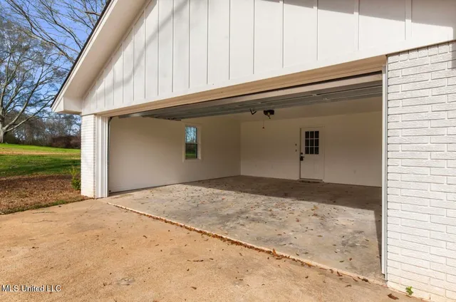 $429,000 | 125 B Barr Hill Drive, Magee, MS 39111