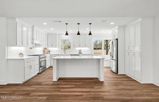 $429,000 | 125 B Barr Hill Drive, Magee, MS 39111