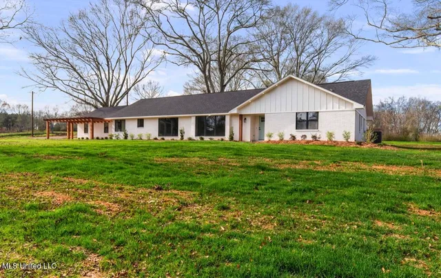 $429,000 | 125 B Barr Hill Drive, Magee, MS 39111