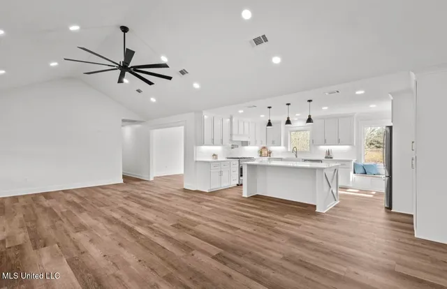 $429,000 | 125 B Barr Hill Drive, Magee, MS 39111