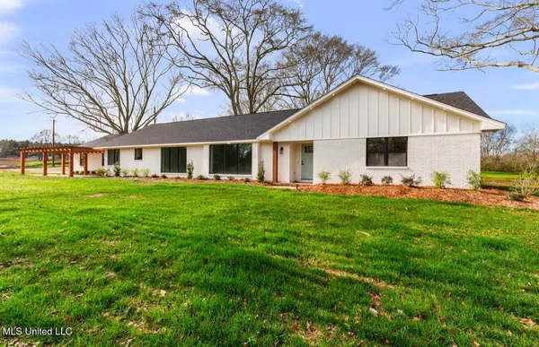 $429,000 | 125 B Barr Hill Drive, Magee, MS 39111