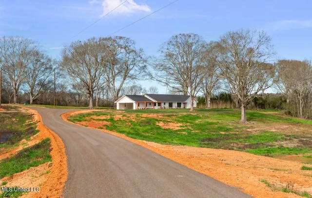 $429,000 | 125 B Barr Hill Drive, Magee, MS 39111