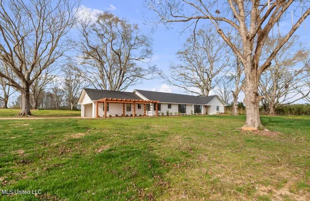 $429,000 | 125 B Barr Hill Drive, Magee, MS 39111