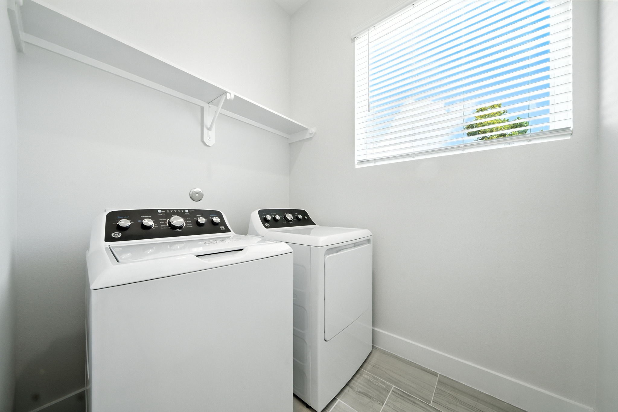 2304 Hoskins Drive, Unit D Houston, TX 77080 - Photo 24 of 41 a utility room with dryer and washer
