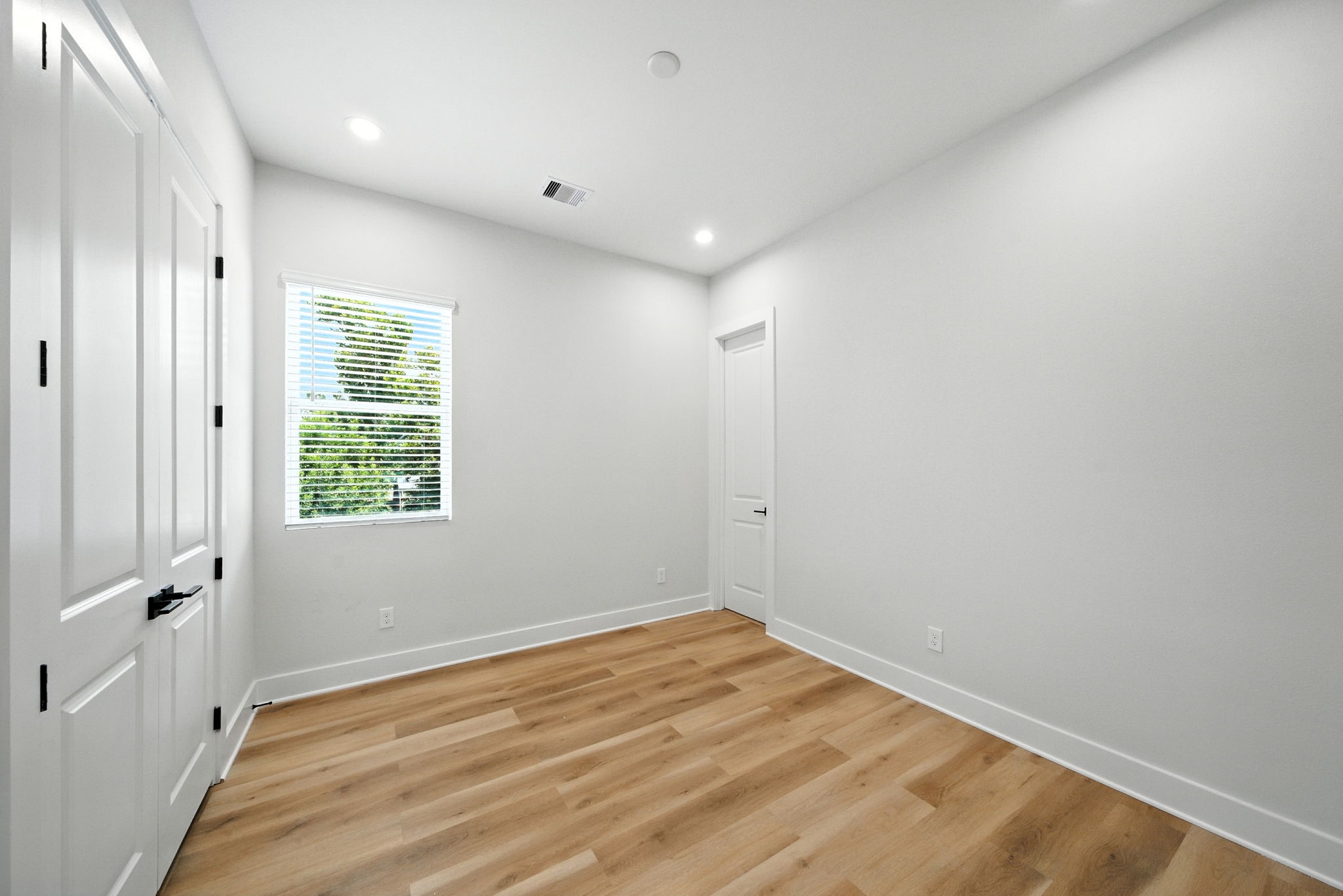 2304 Hoskins Drive, Unit D Houston, TX 77080 - Photo 32 of 41 a view of an empty room