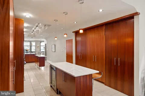 $995,000 | 1606 Chestnut Street, Unit 2, Philadelphia, PA 19103