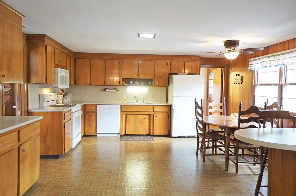 21 Hundreds Road Westborough, MA 01581 - Photo 3 of 30 Gallery Image 3