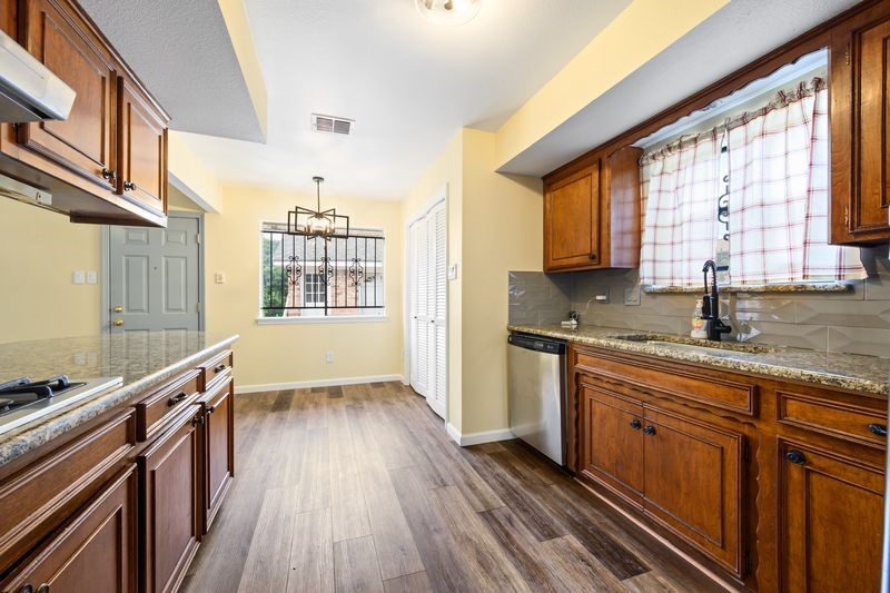 4910 Teton Street Houston, TX 77033 - Photo 10 of 27