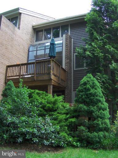 11052 Thrush Ridge Road Reston, VA 20191 - Photo 14 of 15 Exterior (Rear)