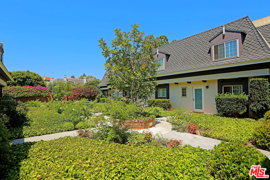 8120 Redlands Street, Unit 9 Playa del Rey, CA 90293 - Photo 4 of 17 Gallery Image 4