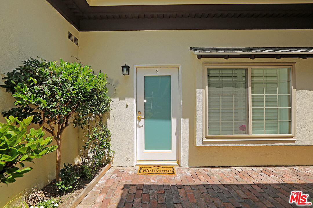 8120 Redlands Street, Unit 9 Playa del Rey, CA 90293 - Photo 5 of 17 Gallery Image 5