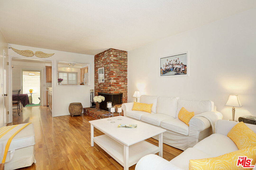 8120 Redlands Street, Unit 9 Playa del Rey, CA 90293 - Photo 6 of 17 Gallery Image 6