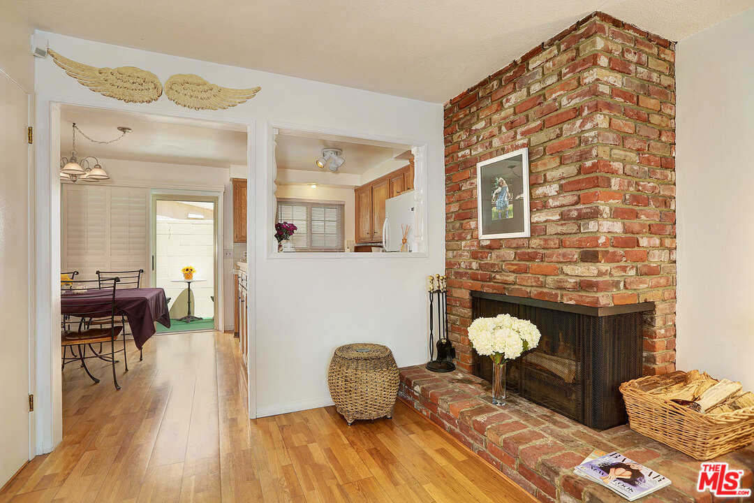 8120 Redlands Street, Unit 9 Playa del Rey, CA 90293 - Photo 7 of 17 Gallery Image 7