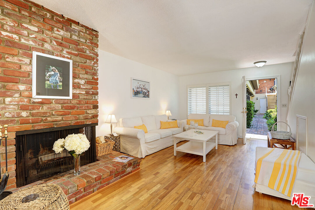 8120 Redlands Street, Unit 9 Playa del Rey, CA 90293 - Photo 8 of 17 Gallery Image 8