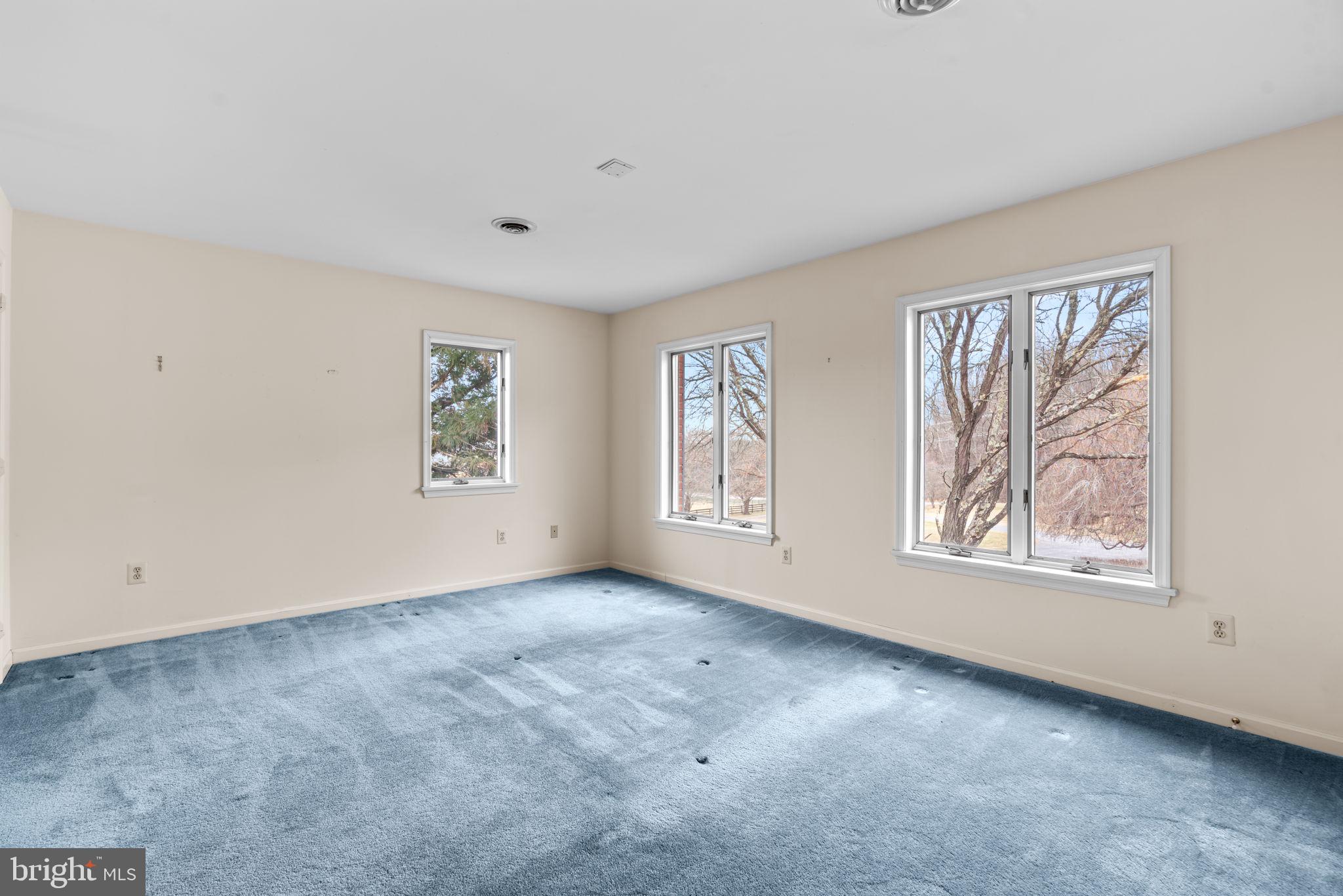 6005 Ten Oaks Road Clarksville, MD 21029 - Photo 66 of 86 an empty room with windows and closet