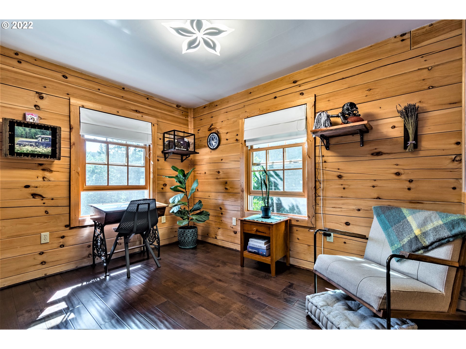 3330 Videra Drive Eugene, OR 97405 - Photo 13 of 32 a living room with furniture and wooden floor