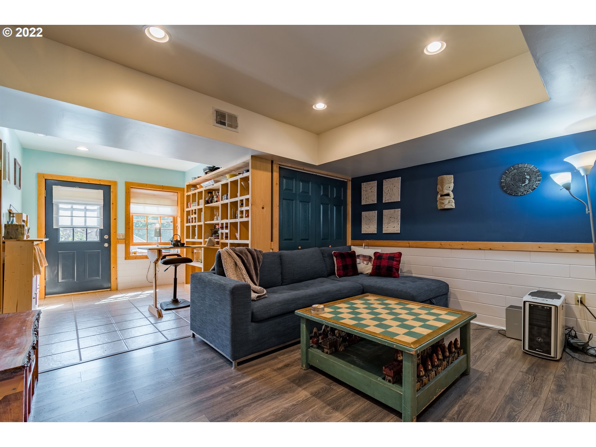 3330 Videra Drive Eugene, OR 97405 - Photo 25 of 32 a living room with furniture and wooden floor