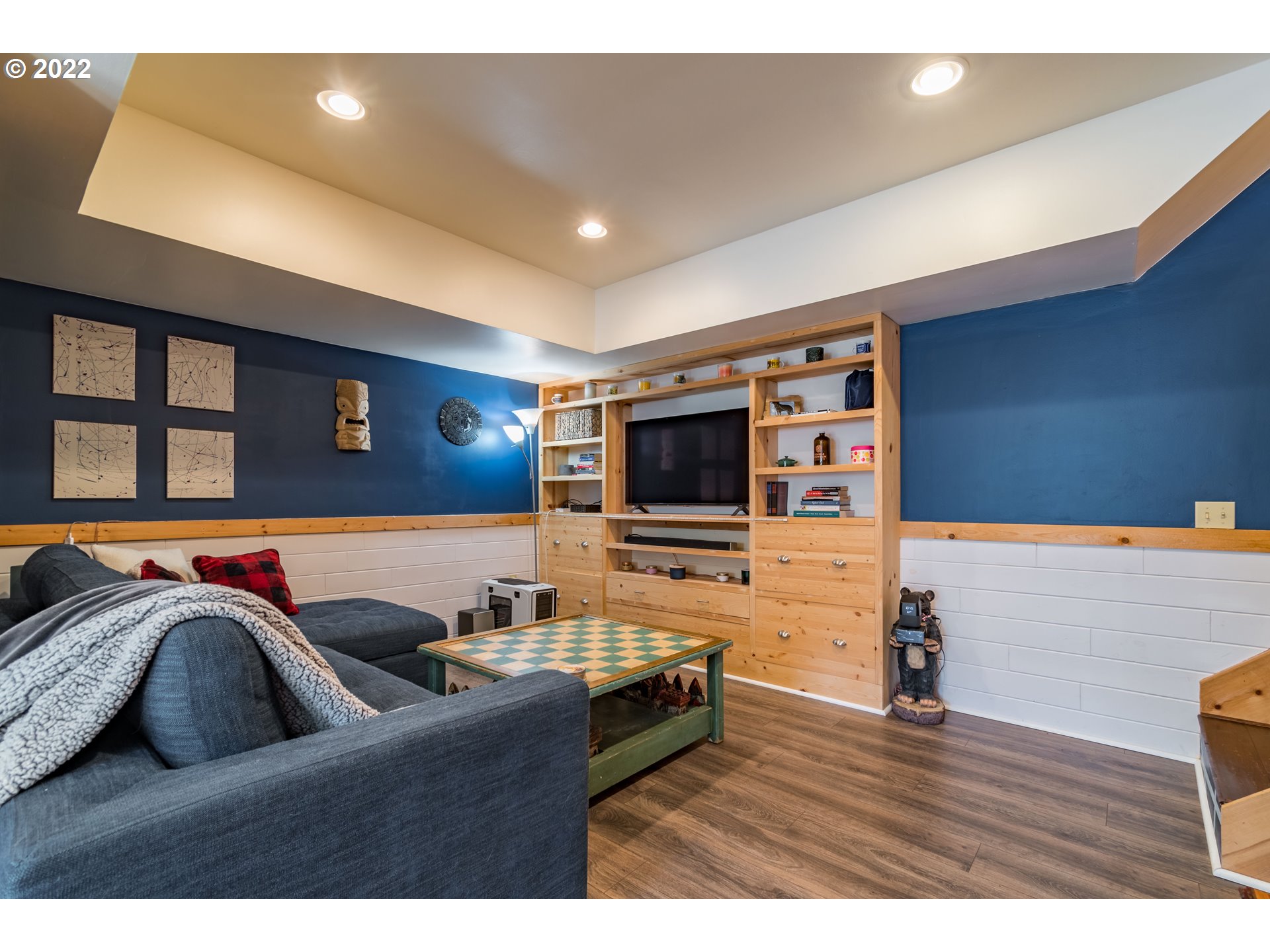 3330 Videra Drive Eugene, OR 97405 - Photo 26 of 32 a living room with furniture and a flat screen tv