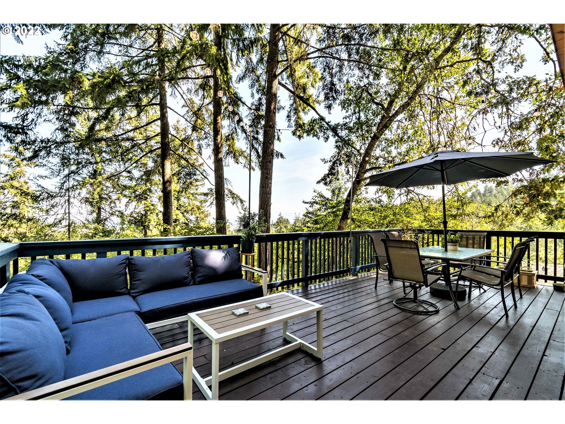 3330 Videra Drive Eugene, OR 97405 - Photo 30 of 32 a view of sitting space with furniture