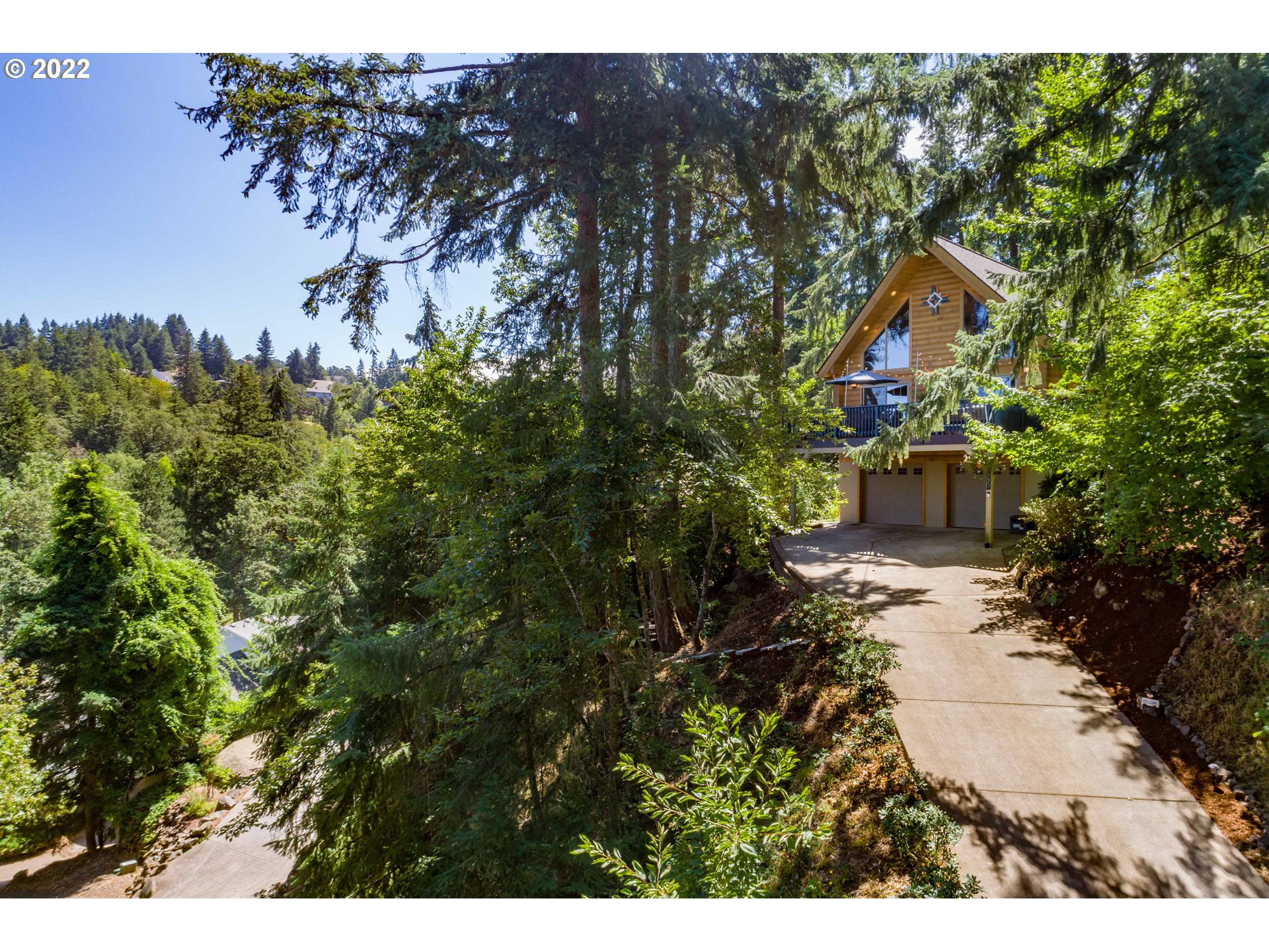 3330 Videra Drive Eugene, OR 97405 - Photo 32 of 32 a backyard of a house with lots of green space