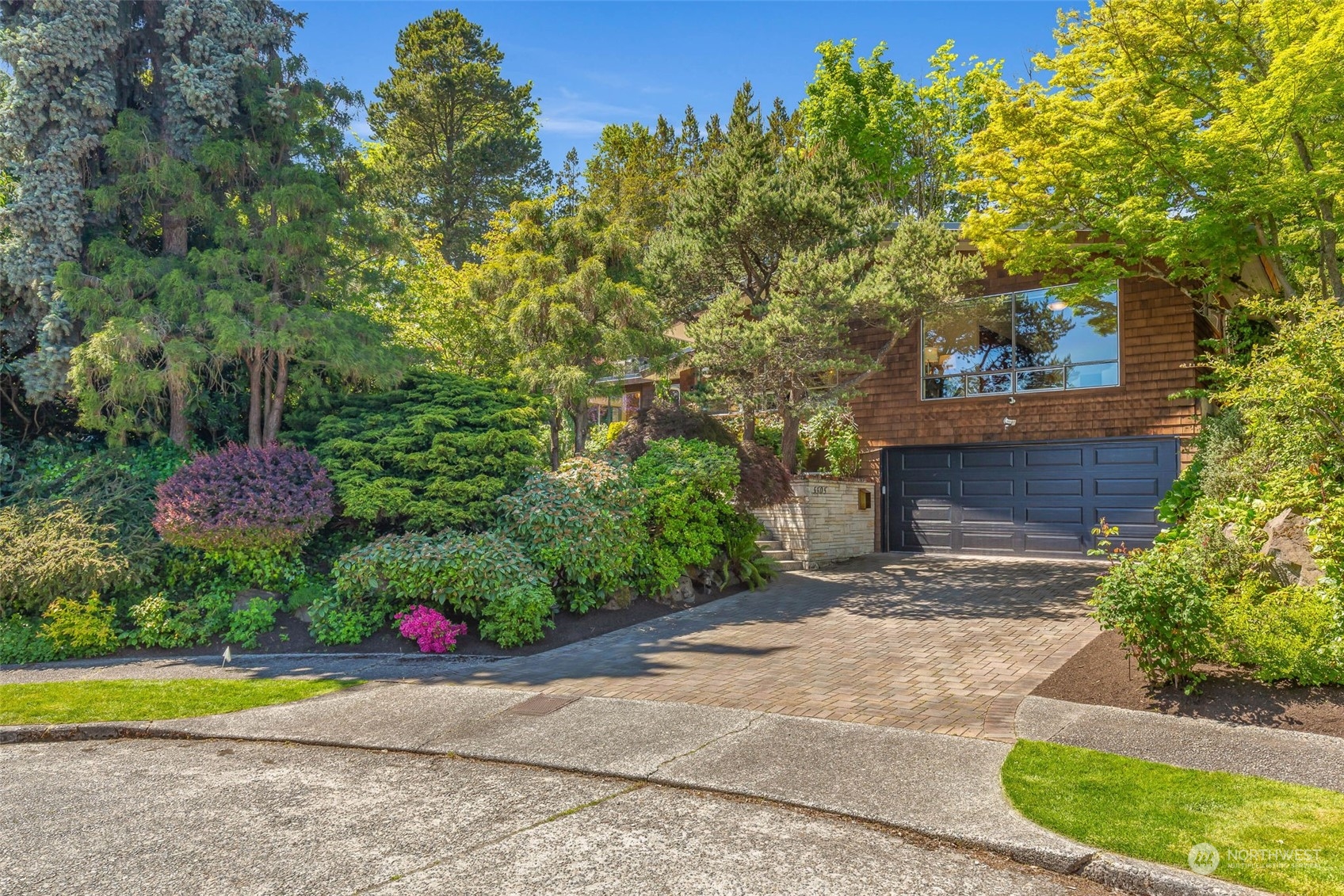 5505 Coniston Road Northeast Seattle, WA 98105 - Photo 1 of 40 Gallery Image 1