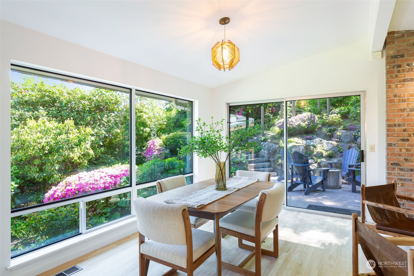 5505 Coniston Road Northeast Seattle, WA 98105 - Photo 11 of 40 Gallery Image 11