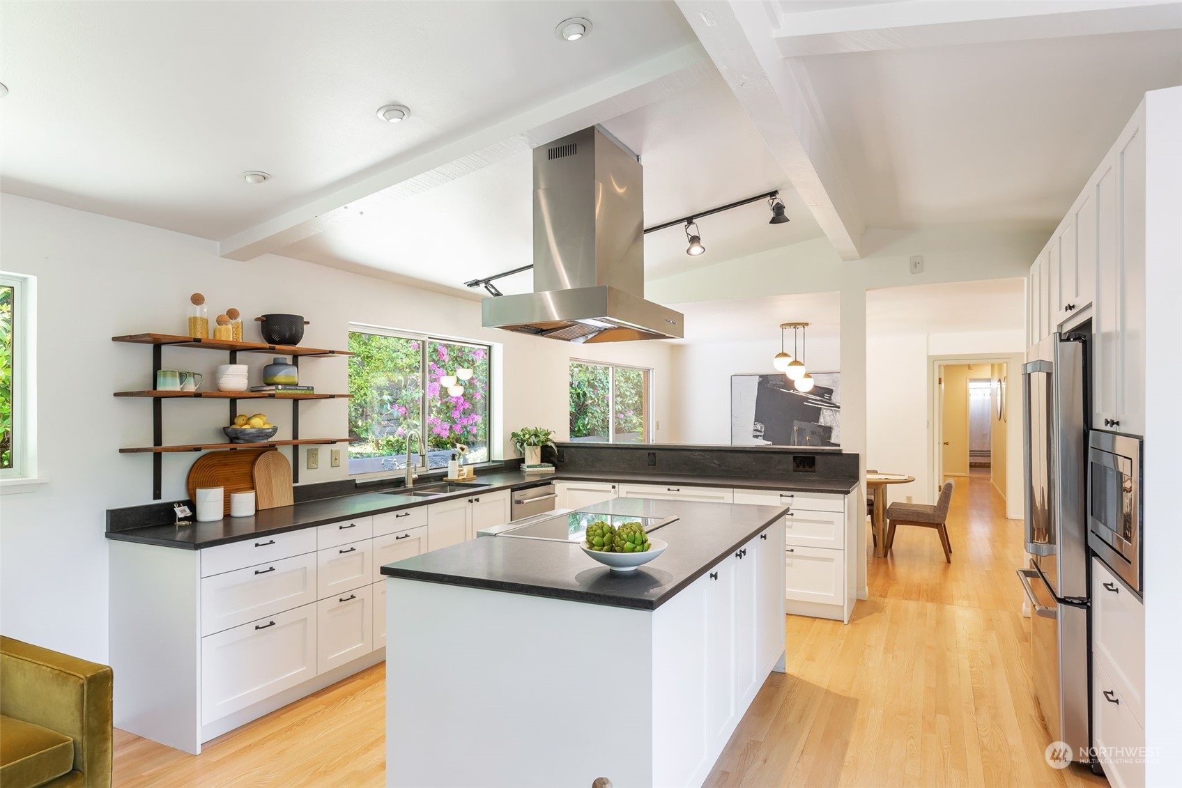 5505 Coniston Road Northeast Seattle, WA 98105 - Photo 14 of 40 Gallery Image 14