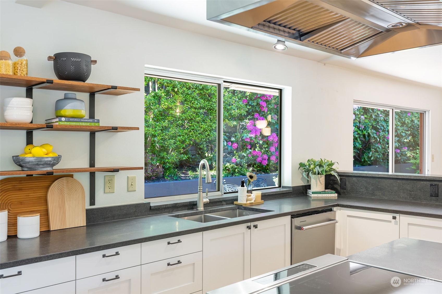 5505 Coniston Road Northeast Seattle, WA 98105 - Photo 15 of 40 Gallery Image 15