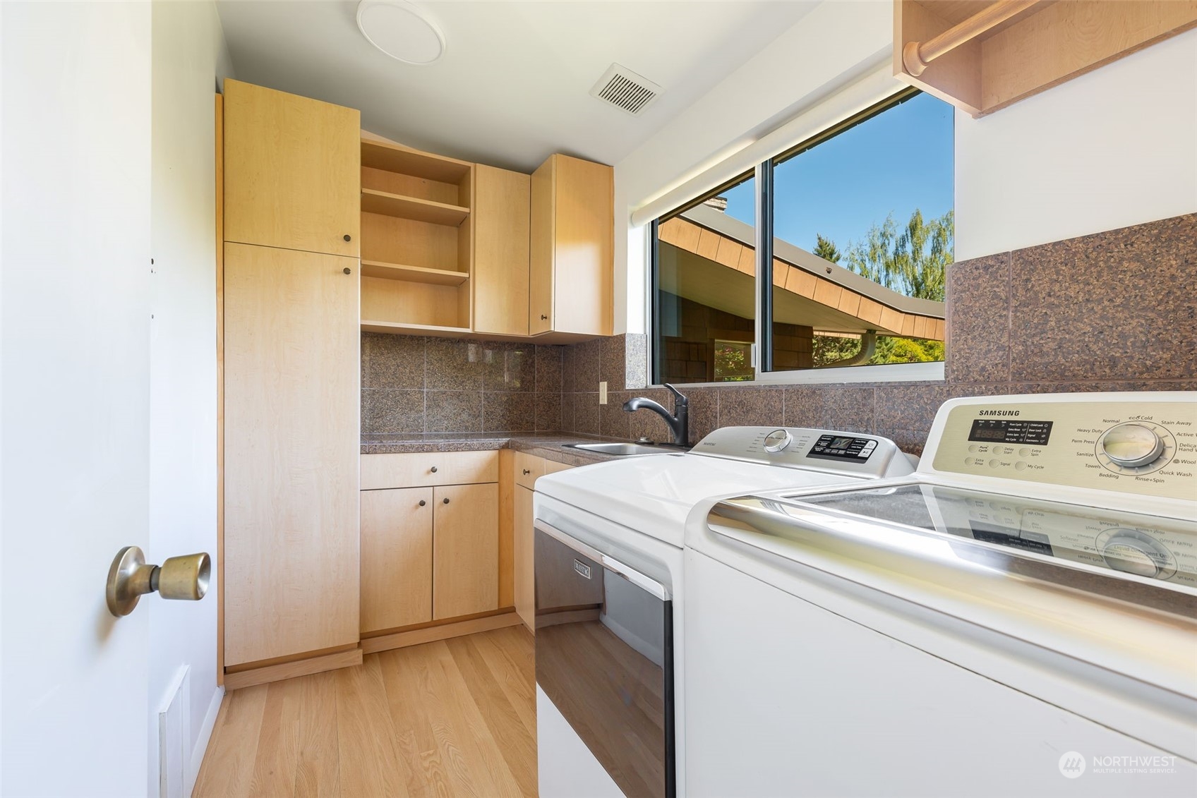 5505 Coniston Road Northeast Seattle, WA 98105 - Photo 16 of 40 Gallery Image 16