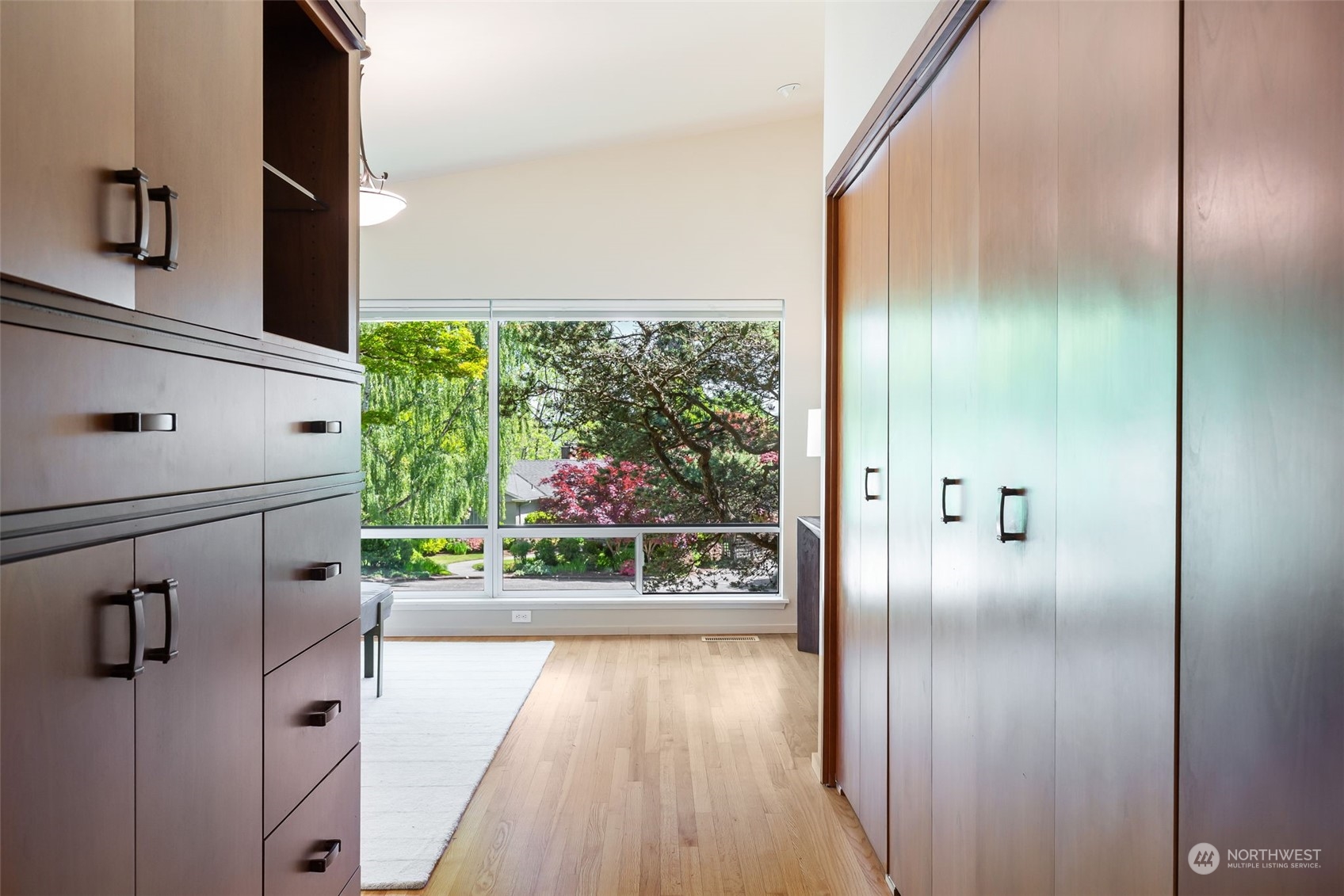 5505 Coniston Road Northeast Seattle, WA 98105 - Photo 17 of 40 Gallery Image 17