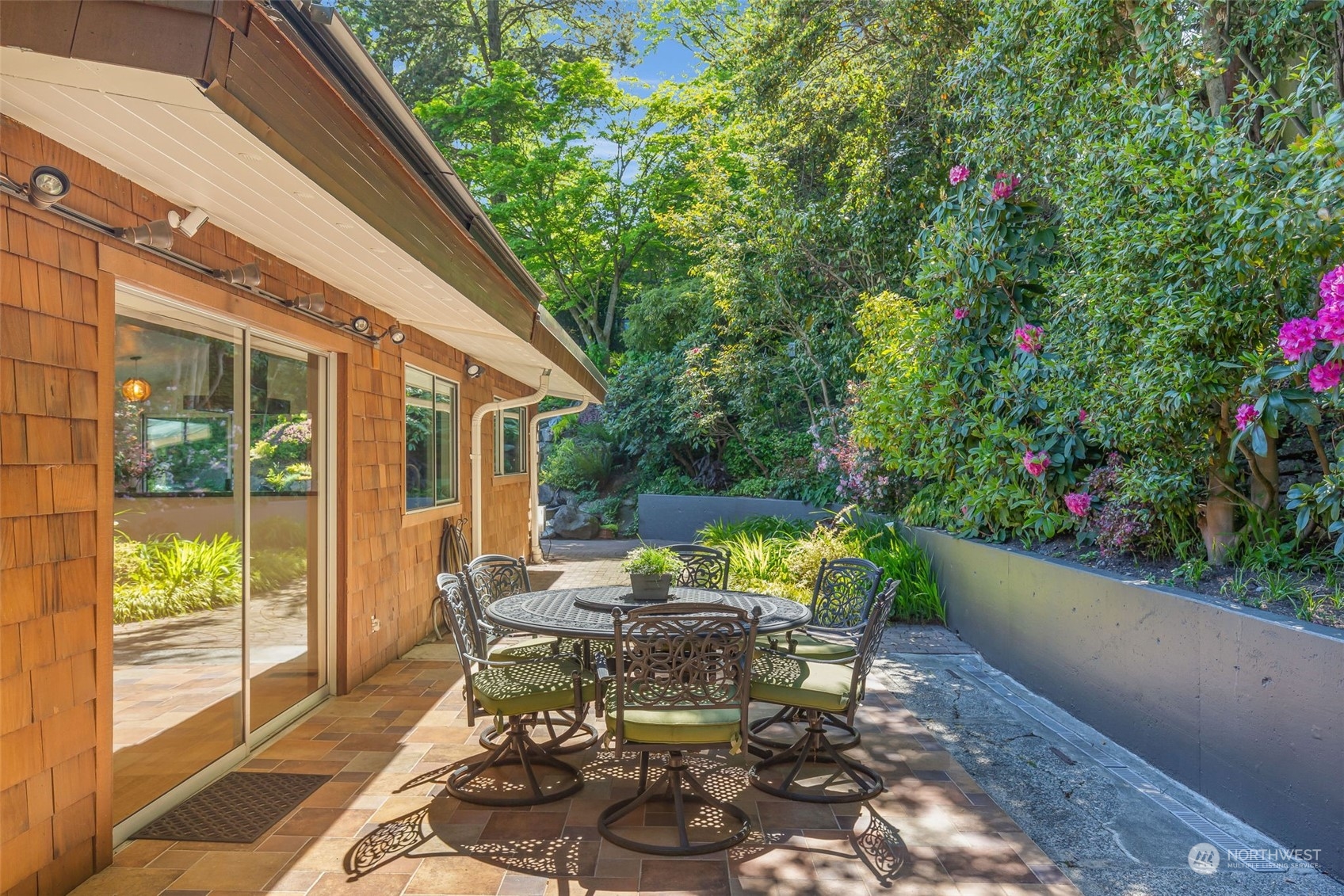 5505 Coniston Road Northeast Seattle, WA 98105 - Photo 33 of 40 Gallery Image 33