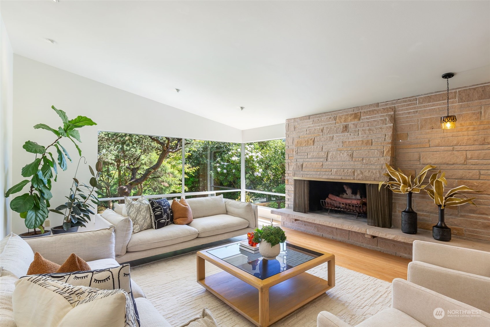 5505 Coniston Road Northeast Seattle, WA 98105 - Photo 6 of 40 Gallery Image 6