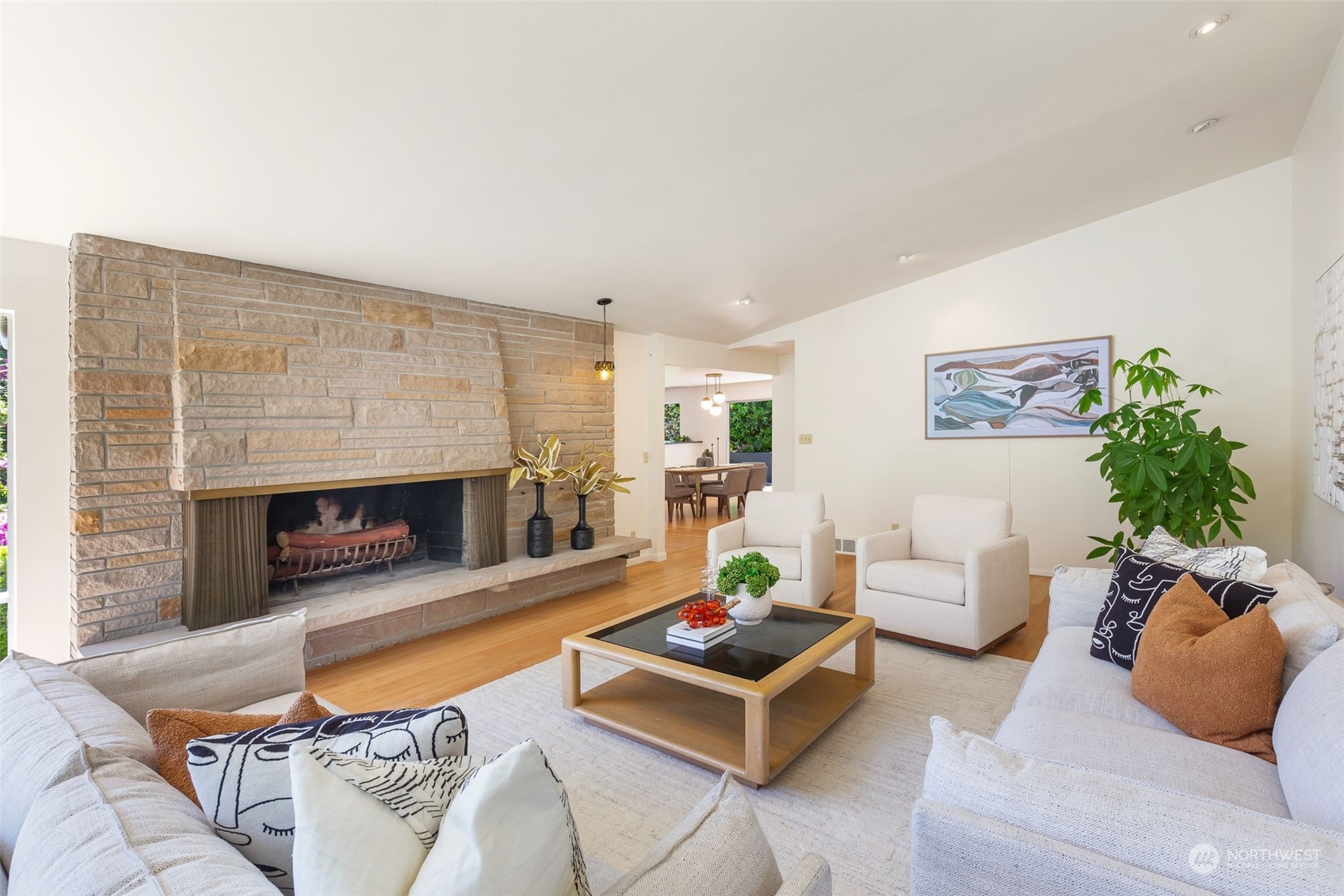 5505 Coniston Road Northeast Seattle, WA 98105 - Photo 7 of 40 Gallery Image 7
