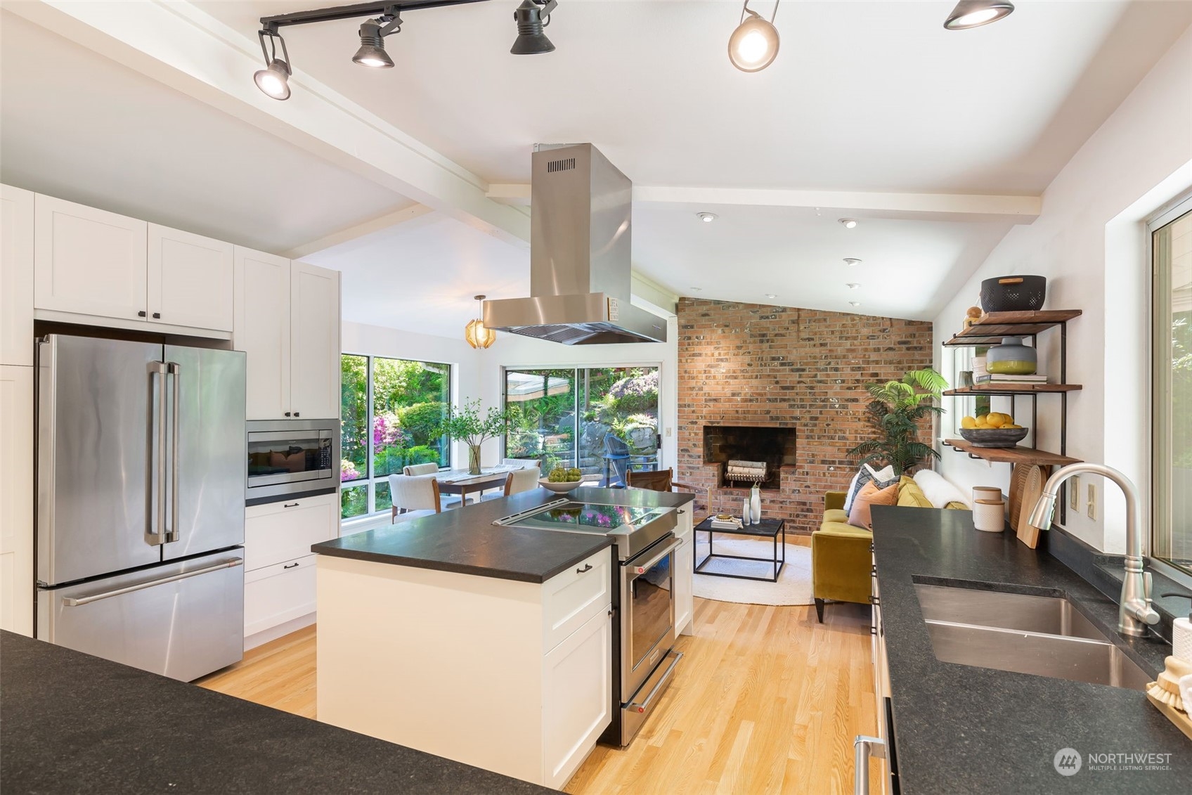 5505 Coniston Road Northeast Seattle, WA 98105 - Photo 10 of 40 Gallery Image 10