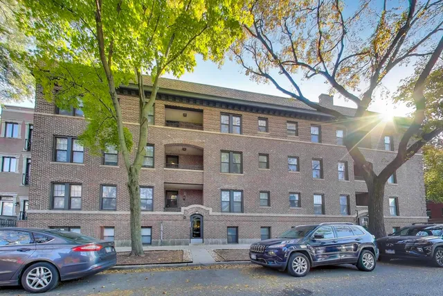 $450,000 | 2707 North Wilton Avenue, Unit 3, Chicago, IL 60614