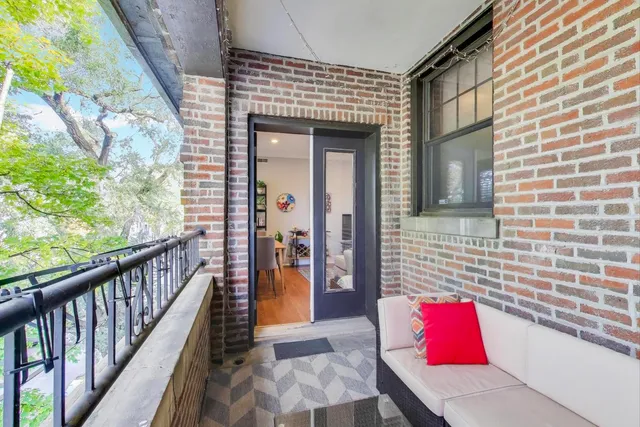 $450,000 | 2707 North Wilton Avenue, Unit 3, Chicago, IL 60614