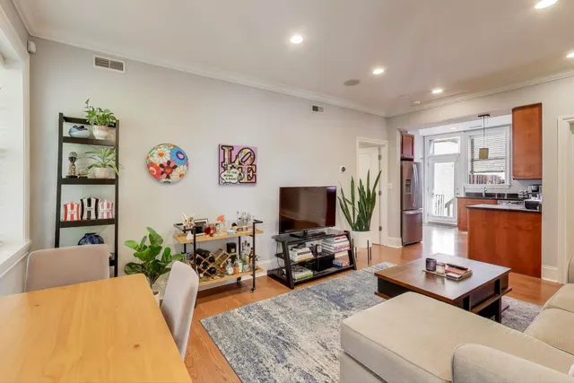 $450,000 | 2707 North Wilton Avenue, Unit 3, Chicago, IL 60614