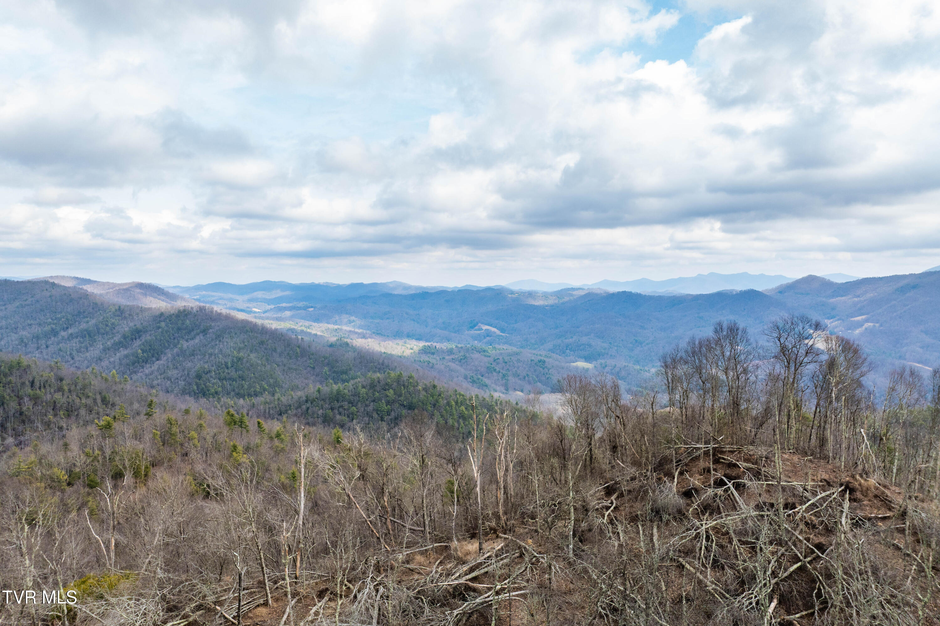 R-6 Callalantee Drive, Unit R6 Mountain City, TN 37683 - Photo 15 of 19 TBD CALLALANTEE DR (18 of 25)